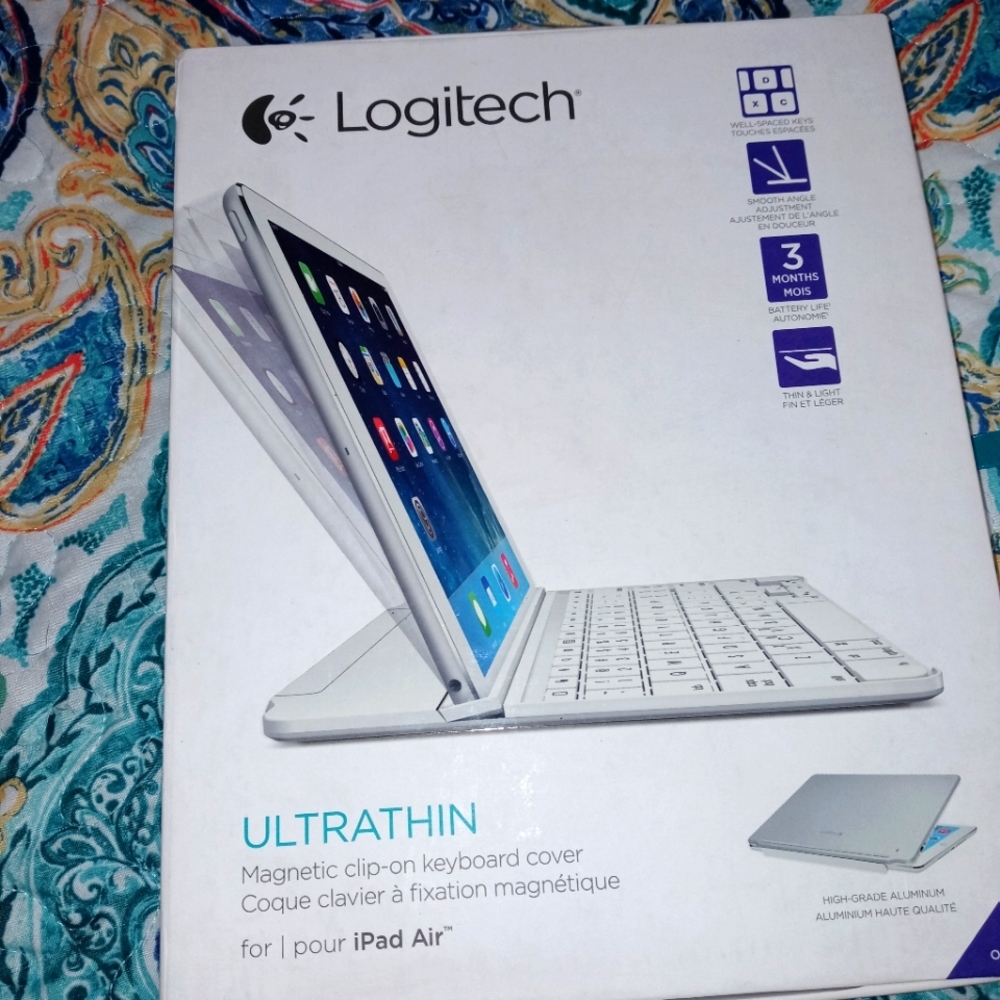 LOGITECH Ultrathin magnetic clip on keyboard for IPAD AIR